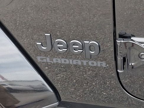 Used 2021 Jeep Gladiator Sport AWD/4WD image 32
