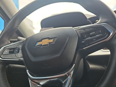 Used 2025 Chevrolet Trax LT w/ LT Convenience Package FWD image 16