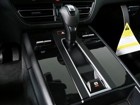 New 2026 Porsche Macan image 19