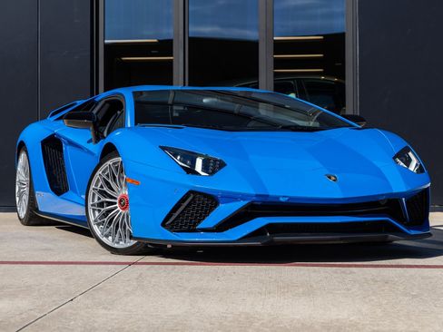 Used 2018 Lamborghini Aventador S image 3
