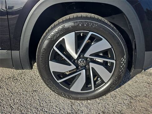 Used 2025 Volkswagen Atlas SE FWD image 25
