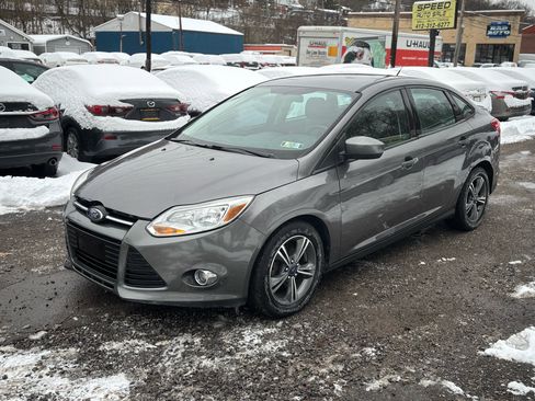 Used 2012 Ford Focus SE image 2