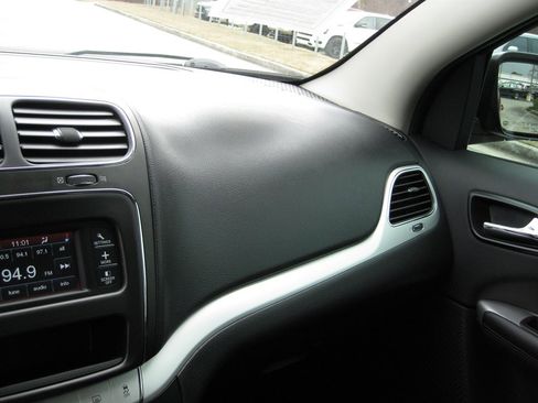 Used 2016 Dodge Journey SE w/ Flexible Seating Group image 19