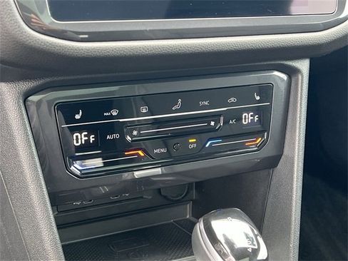 Used 2024 Volkswagen Tiguan SE R-Line image 17