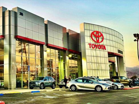 Certified 2020 Toyota Highlander XLE FWD image 2