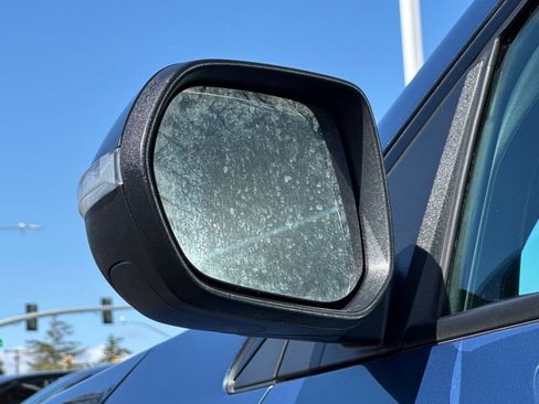 Used 2025 Chevrolet Traverse Z71 image 56