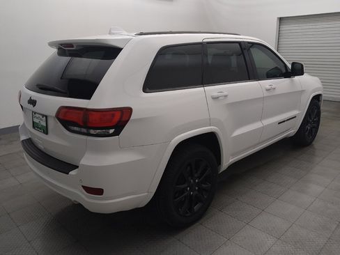 Used 2020 Jeep Grand Cherokee Altitude RWD image 9