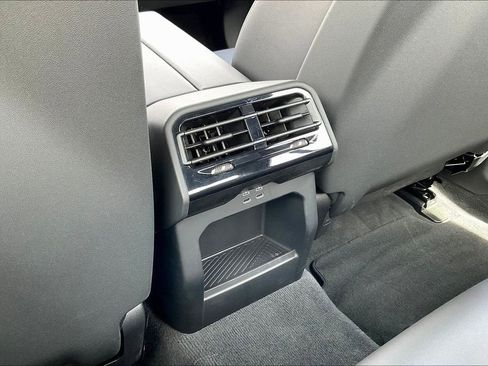 Used 2025 BMW 550e xDrive w/ Premium Package AWD/4WD image 10
