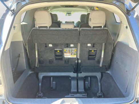 Used 2024 Toyota Sienna LE FWD image 17