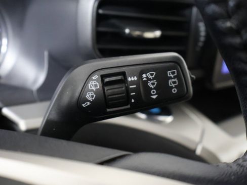 Used 2022 Ford Explorer XLT image 41