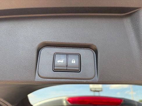 Used 2026 Nissan Rogue SL AWD/4WD image 12