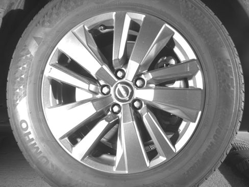 Used 2025 Nissan Pathfinder SV FWD image 13