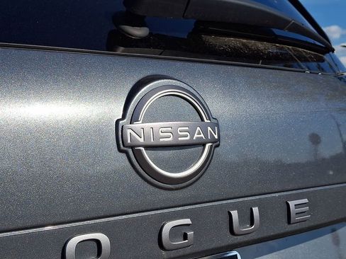 Used 2024 Nissan Rogue S AWD/4WD image 29