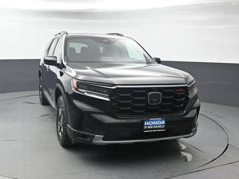 Certified 2023 Honda Pilot TrailSport image 10