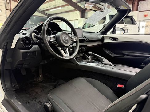 Used 2016 MAZDA MX-5 Miata Club RWD image 15
