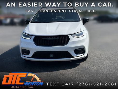 Used 2025 Chrysler Pacifica Limited FWD image 8