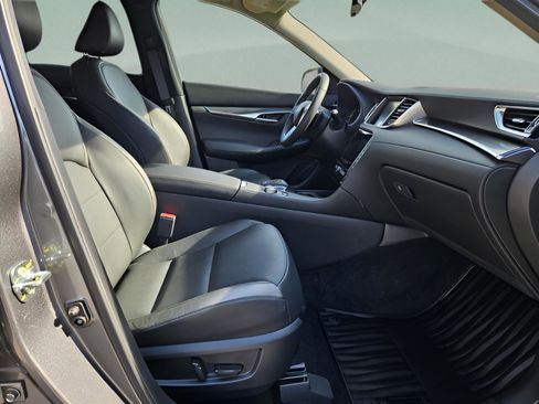 Certified 2025 INFINITI QX50 Luxe image 17