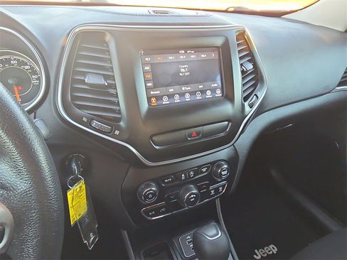 Used 2019 Jeep Cherokee Latitude w/ Popular Appearance Group image 20