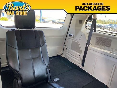 Used 2015 Chrysler Town & Country Limited Platinum FWD image 9
