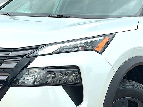 New 2026 Nissan Rogue SV FWD image 4