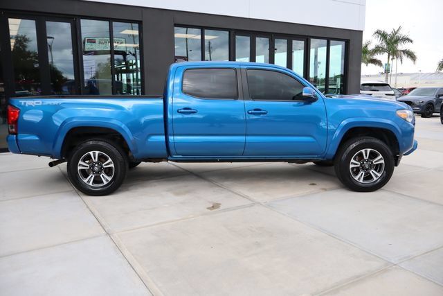 Used 2017 Toyota Tacoma TRD Sport w/ Tow Package RWD image 2