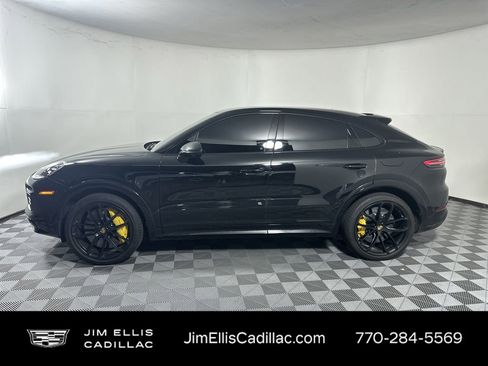 Used 2022 Porsche Cayenne Turbo S image 4
