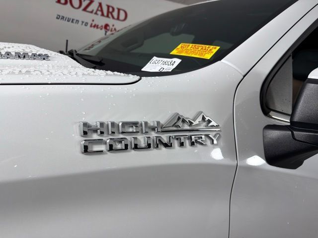 Used 2020 Chevrolet Silverado 1500 High Country w/ Technology Package AWD/4WD image 8