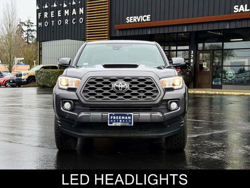 Used 2022 Toyota Tacoma TRD Sport image 3