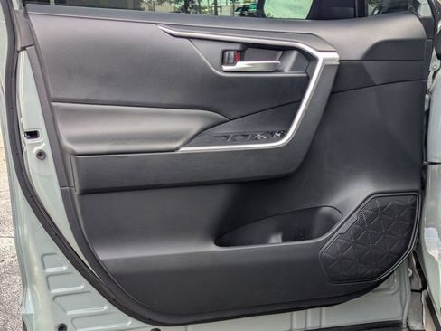 Used 2019 Toyota RAV4 XLE w/ Convenience Package FWD image 9
