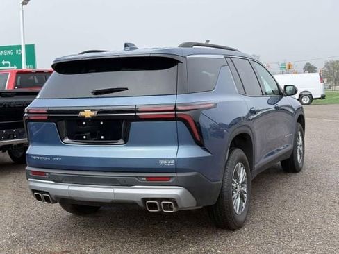 Used 2025 Chevrolet Traverse LT AWD/4WD image 5