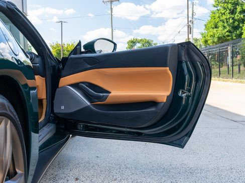 Used 2019 Ferrari Portofino RWD image 47
