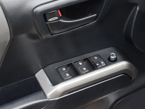 Used 2016 Toyota Tacoma SR5 image 28