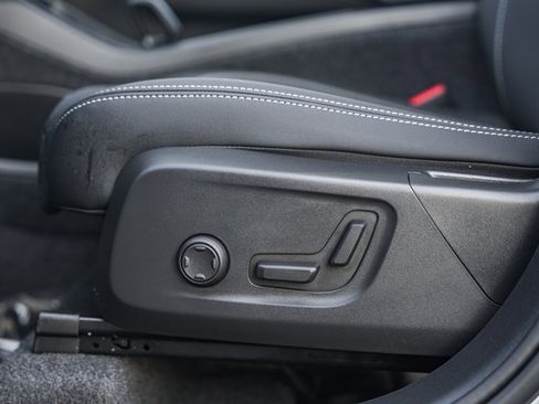 Used 2026 Volvo XC40 B5 Ultra w/ Protection Package Premier image 36