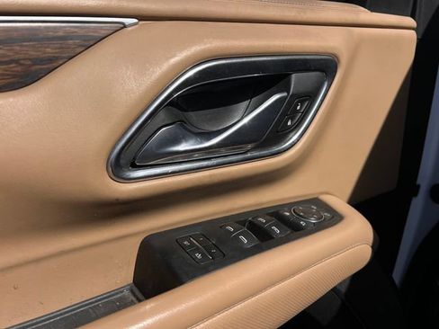 Used 2021 Chevrolet Tahoe Premier w/ Premium Package image 11