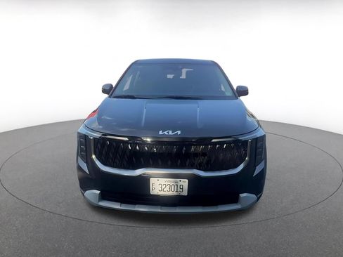 Used 2026 Kia Carnival FWD image 4