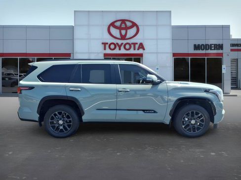 Used 2024 Toyota Sequoia Platinum AWD/4WD image 7