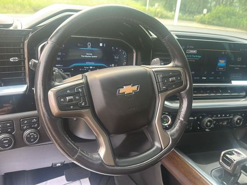 Used 2022 Chevrolet Silverado 1500 High Country w/ High Country Premium Package AWD/4WD image 16