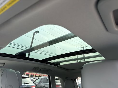 Certified 2022 Audi Q5 e Premium Plus w/ Premium Plus Package AWD/4WD image 8