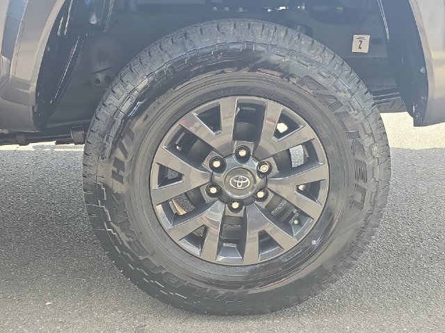 Used 2021 Toyota Tacoma SR5 w/ SR5 Appearance Package (SM) RWD image 32