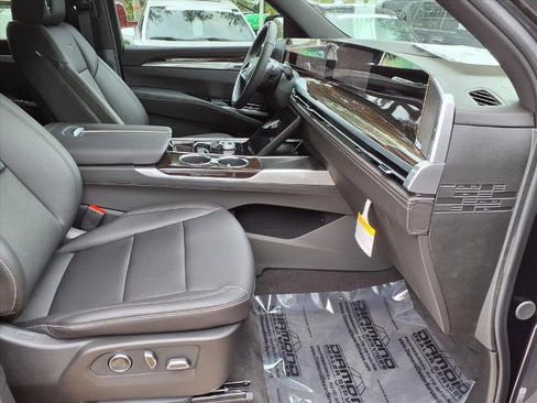 New 2025 Cadillac Escalade Luxury image 10