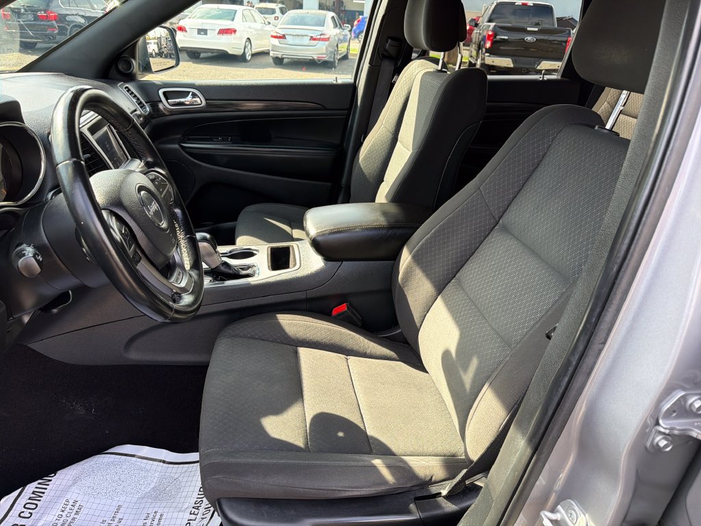 Used 2020 Jeep Grand Cherokee Laredo AWD/4WD image 12