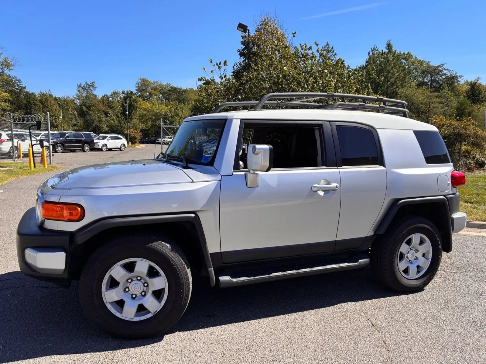 Used 2007 Toyota FJ Cruiser 4WD w/ Upgrade Pkg 2 image 3