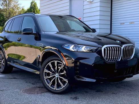 Used 2024 BMW X5 xDrive40i w/ M Sport Package AWD/4WD image 9