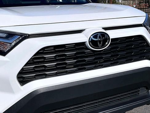 Certified 2023 Toyota RAV4 LE image 28