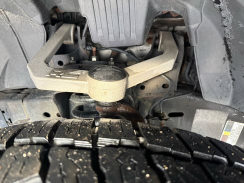 Used 2017 Nissan Titan SV image 7