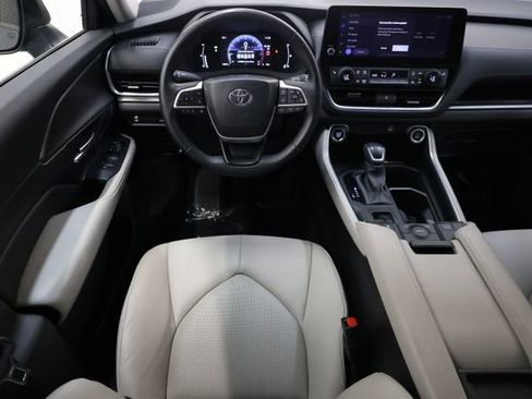 Used 2025 Toyota Grand Highlander FWD image 72