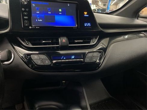 Used 2018 Toyota C-HR XLE FWD image 30