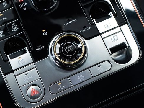 Certified 2025 Bentley Flying Spur Plug-In Hybrid image 36