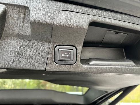 Used 2022 GMC Acadia SLE w/ Driver Convenience Package AWD/4WD image 9
