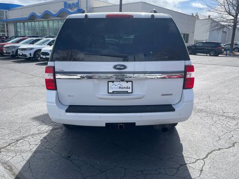 Used 2017 Ford Expedition XLT image 4